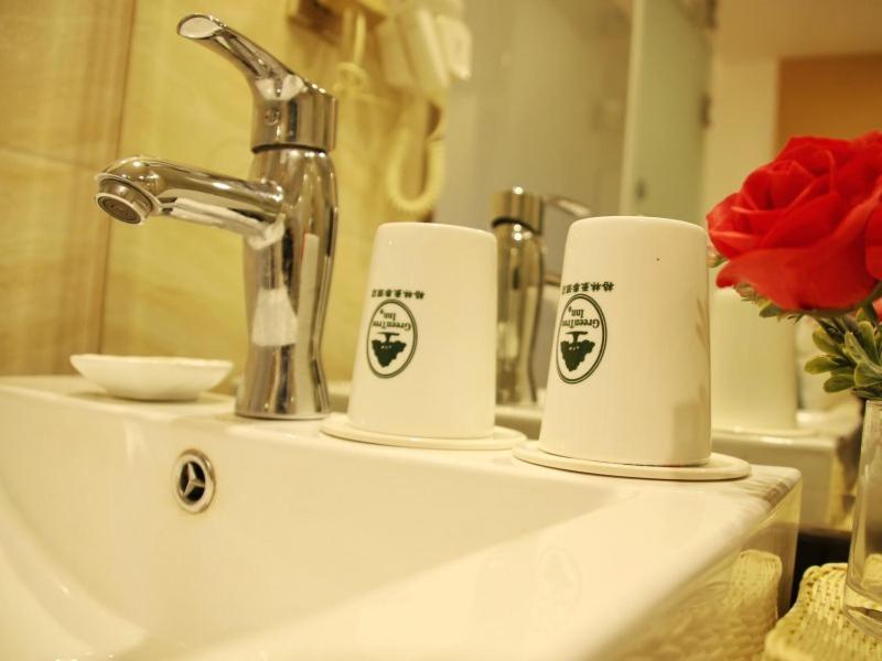 Greentree Inn Zhejiang Ningbo South Railway Station Express Hotel Екстериор снимка