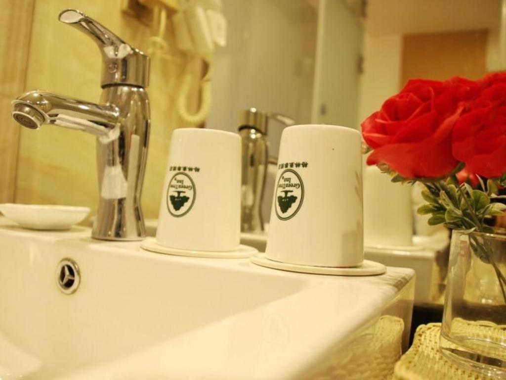 Greentree Inn Zhejiang Ningbo South Railway Station Express Hotel Екстериор снимка