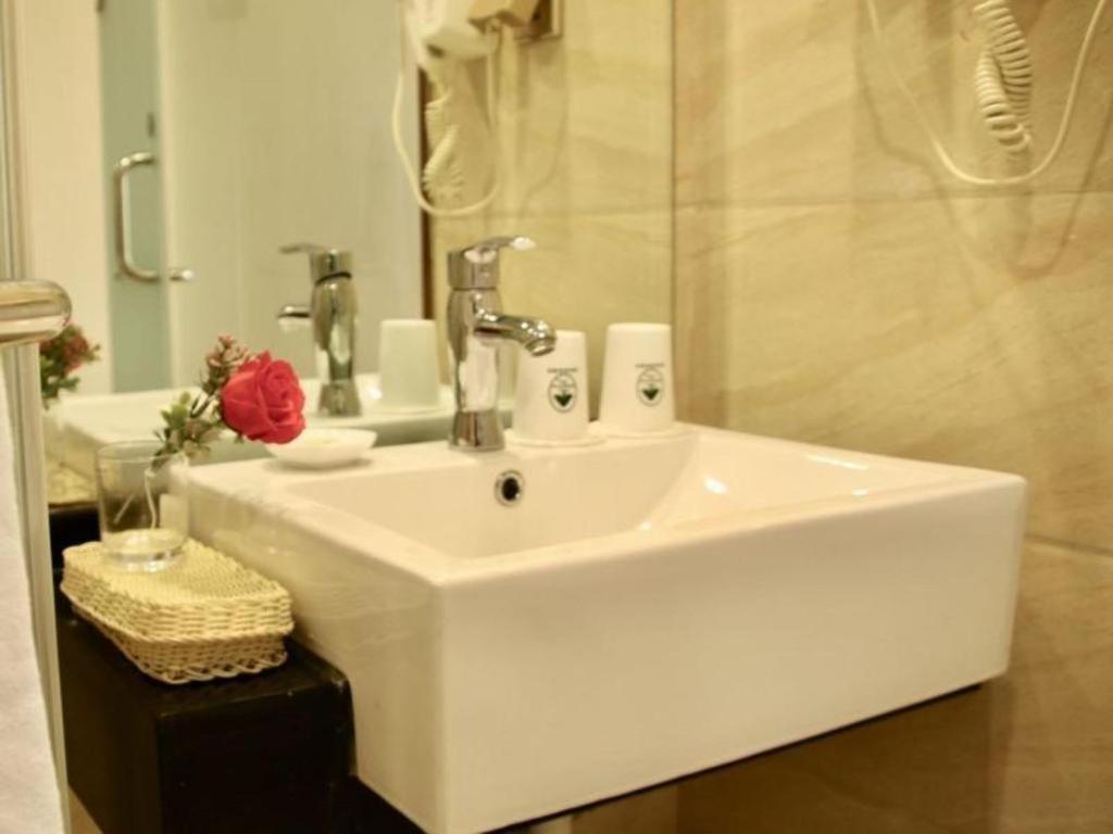 Greentree Inn Zhejiang Ningbo South Railway Station Express Hotel Екстериор снимка